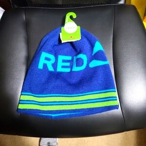 Bula, red mountain beanie